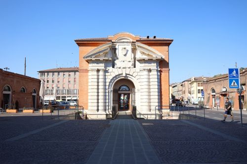 Porta Paola Ferrara