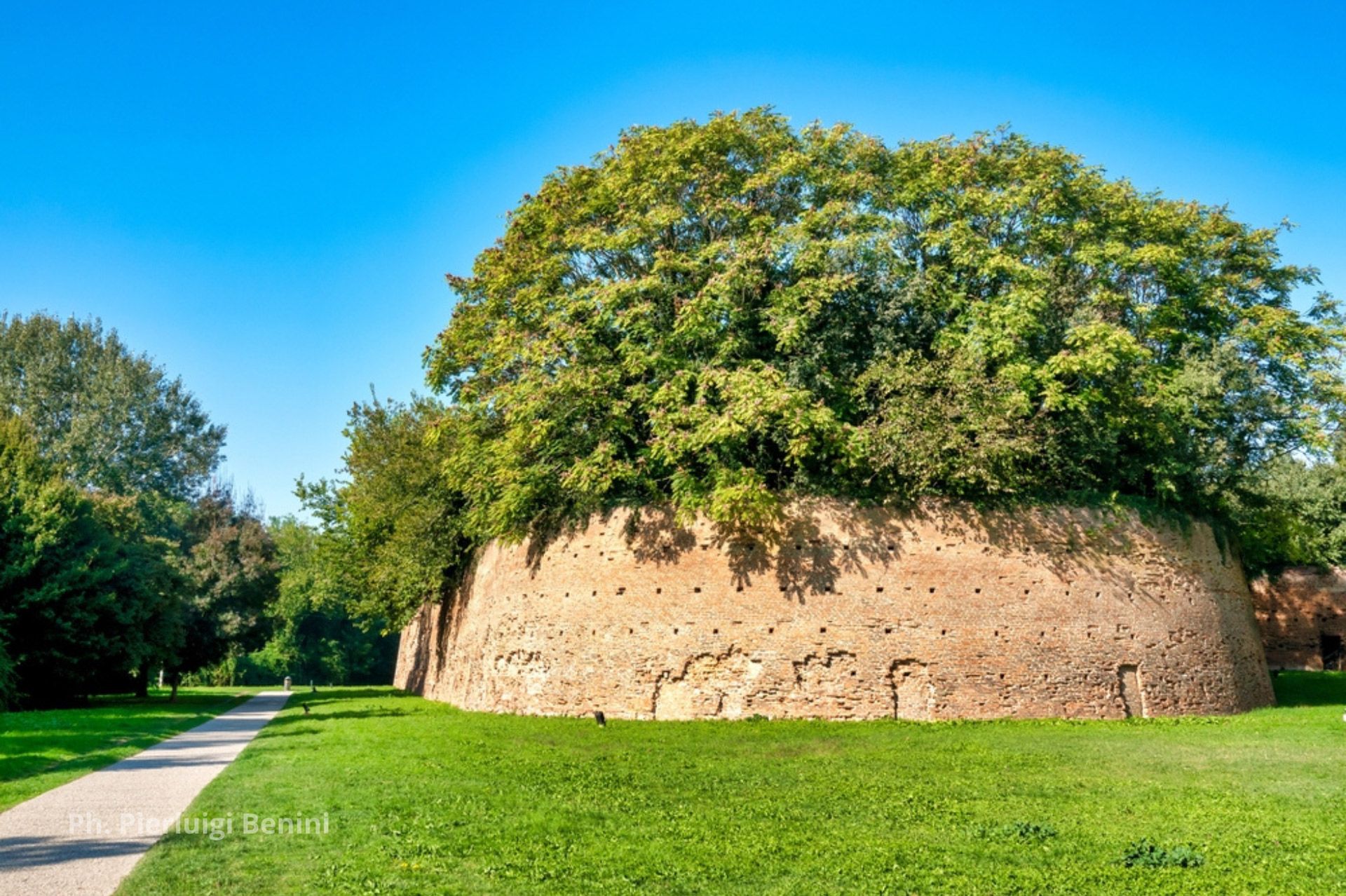 Mura cittadine che circondano Ferrara
