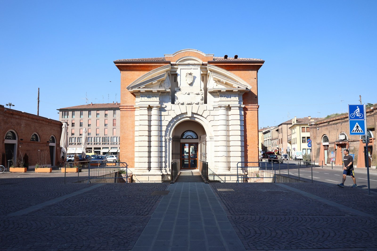 Porta Paola Ferrara