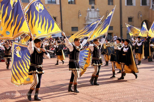 Ferrara Castello Estense e Piazza Savonarola all'Imbrunire